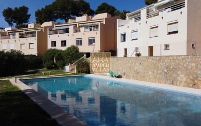 Preciosa casa pareada con bonitas vistas al mar en Sierra Altea Golf.